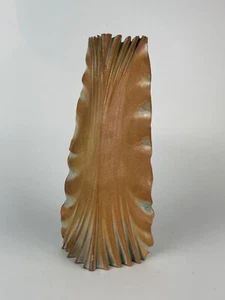Artisan Studio Keramik Feder gerippt Stil schwere erdfarbene Vase PUPUEBLO? - Bild 1 von 4