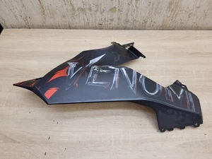 Panel de carenado para vientre lateral izquierdo HONDA CBR650R LH 64270-MKN-D100 - Imagen 1 de 18