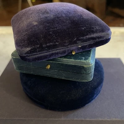 Cajas de regalo antiguas para joyeros de terciopelo y cuero París Foto 1 de 4