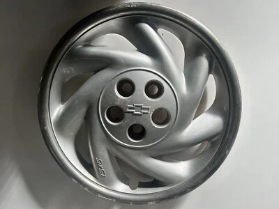UNO 1994-1999 Chevrolet Cavalier / Beretta # 3220 15" tapacubos atornillados # 09592866 Foto 1 de 4