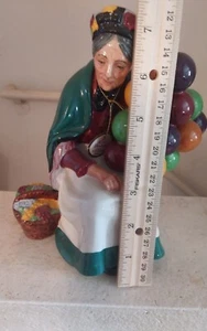NICE 7 ½” Royal Doulton figurine THE OLD BALLOON SELLER HN1315 Vivid Colors - Picture 1 of 7