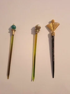 Lot 3  Hat Pins from the 40's plastic sticks with white blue balls and fan top - Foto 1 di 7