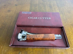 Vintage Mid-Century Cigar Cutter Plastic Faux-Wood Look Handle in Original Box - Foto 1 di 11