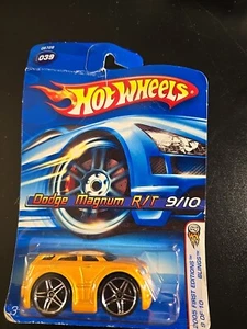 2005 Hot Wheels #39 First Edition Blings 9/10 DODGE MAGNUM R/T Yellow - Picture 1 of 3