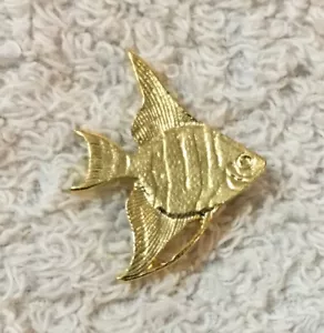 Gold Angel Fish Ocean Beach Animal Hat Gift Lapel Pin Tie Tac Brooch NEW BX5 - Picture 1 of 3