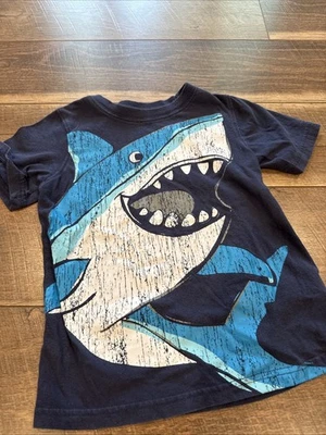 Camiseta Niño Talla 4/5 Carter’s Azul Marino Tiburón Foto 1 de 4