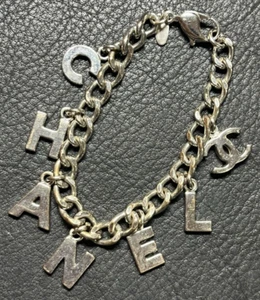 Pulsera CHANEL Brazalete Logo AUTÉNTICO Coco Marca CC Cadena De Colección Tono Plateado Raro Ken - Imagen 1 de 22