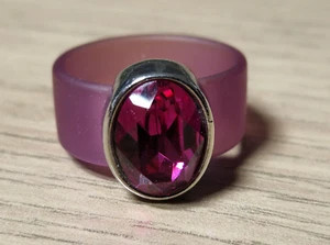 wunderbarer Ring - passt bei Größe 59/60 - Kautschuk und Metall mit tollem Stein - Bild 1 von 4