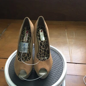 ladies shoes TWO LIPS, , tan suede, Size 10, A565 - Picture 1 of 11