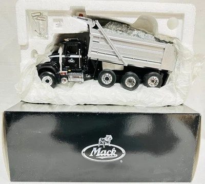 Caminhão basculante de granito Black Mack com carga pela primeira engrenagem escala 1/34 - Imagem 1 de 4