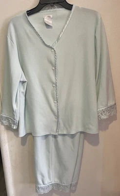 Juego de pijama con botones verde claro Secret Treasures talla grande 2 piezas con encaje Foto 1 de 4