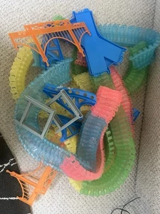 Magic Tracks Glow In The Dark Neon Flexible Spur großes Gleiskonvolut - Bild 1 von 6