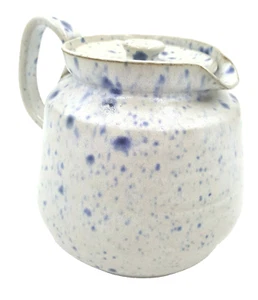 Handmade Pottery Pitcher Jug with Lid White Blue Speckled Country Farmhouse 6" T - Imagen 1 de 7