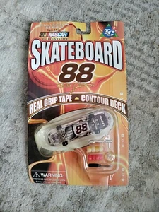 Dale Jarrett # 88 ~ Nascar UPS ~ Monopatín en miniatura ~ Serie de coleccionista ~ Sellado - Imagen 1 de 2