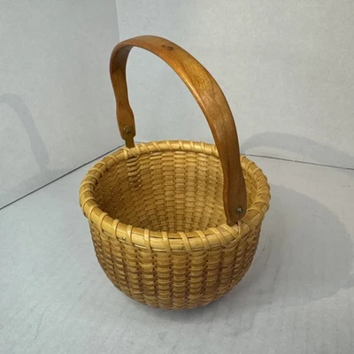 Винтажные подписанные Nantucket Ken Sipes? Корзина плетеная деревянная качели ручка мини 4 дюйма - Изображение 1 из 4