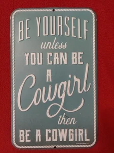 Letrero de metal Be A Cowgirl 6x9,75" verde azulado - Imagen 1 de 5
