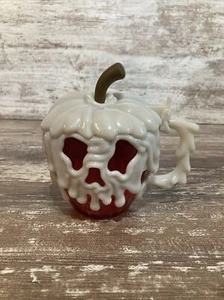 Esclusiva tazza Stein Disney Parks Biancaneve Bagliore in Rosso Scuro Veleno Mela - Foto 1 di 11