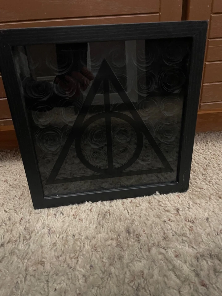 black Harry Potter deathly hallows rose display case — 第 1/1 张图片