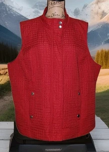 Dressbarn Woman - Classic Red Lightly Quilted Full Zip Lined Vest - Size 22/24 - Picture 1 of 4