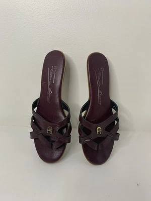 Sandalias de Tanga de Colección Etienne Aigner con Tiras Cuero Borgoña Sangre de Buey Logotipo de Latón 8 Foto 1 de 4