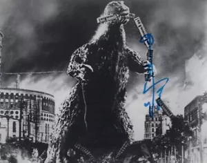 COSTUME HARUO NAKAJIMA STUNTMAN CHE ERA IN GODZILLA 11 X 14 DI PERSONA FIRMATO - Foto 1 di 2