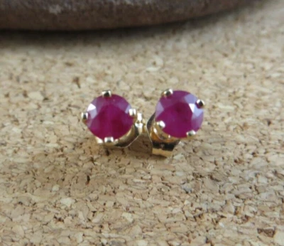 Vintage Solid 10k Yellow Gold Red Ruby 4mm Round Post Stud Earrings .9 gr #1155 - Image 1 of 4