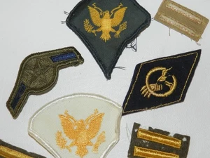 VINTAGE ARMY SPECIALIST USED PATCH LOT EAGLE INSIGNIA MILITARY - Afbeelding 1 van 2