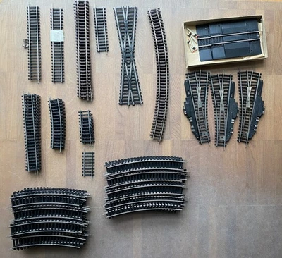 PIKO HO Konvolut Schienen, Gleise gerade & gebogen, 3 Weichen, 100 Teile - Bild 1 von 4