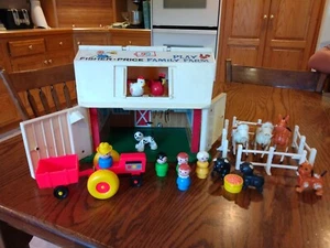Vtg 1968 FISHER PRICE PLAY FAMILY FARM #915 Little People & DOOR MOOS & extras - Picture 1 of 24
