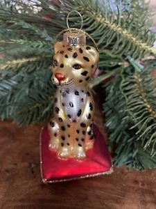 8 Oak Lane Navidad Manchado Leopardo Vidrio Soplado Adorno “Feline Jolly” Nuevo en Caja - Imagen 1 de 4