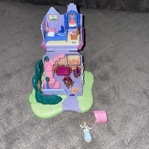 Vintage Polly Pocket Disney 1995 Bluebird Cinderella's Step Mothers Tiny House Rarität - Bild 1 von 24
