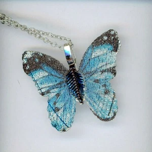Ciondolo farfalla colore blu fatto a mano moda con collana - Foto 1 di 3