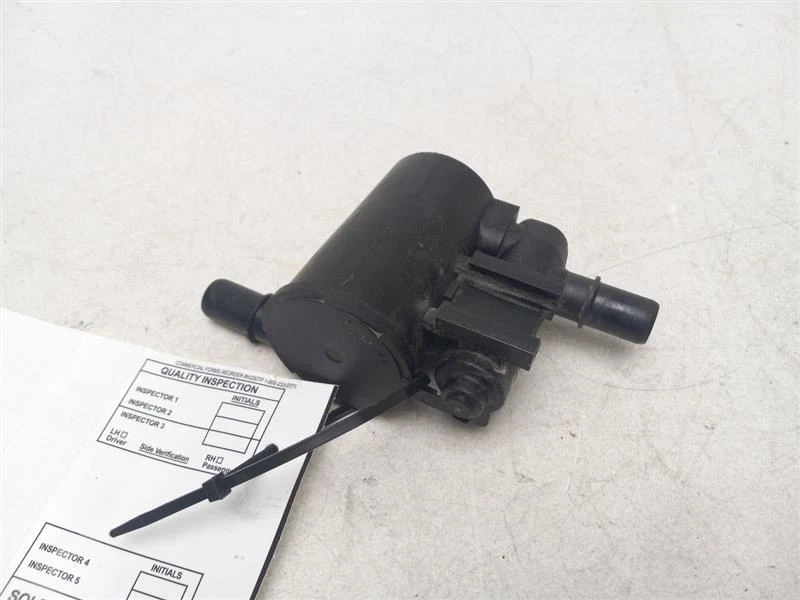 Chevrolet Malibu 2010 válvula de purga de bote de vapor Foto 1 de 4