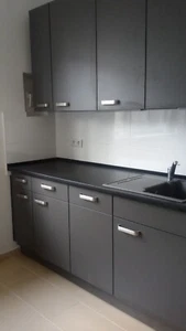 Einbauküche mit elektrogeräten sehr guter Zustand, grau - L 320 cm + 100 cm - Bild 1 von 6