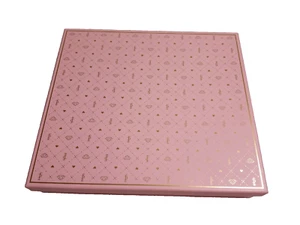 Juicy Couture Rosa con Scatola Stampa Oro 11" x 11" x 2" Profondità (8e5) - Foto 1 di 5