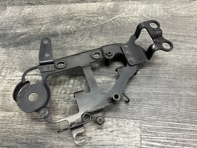 Suporte base tampa lateral esquerda carburador Honda 1994-2003 VF750C 750 C Magna fabricante de equipamento original * - Imagem 1 de 4