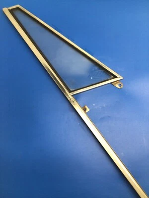 Datsun Roadster 1968 - 70 1600 2000 paso derecho ventilación lateral ventana marco y vidrio Foto 1 de 4