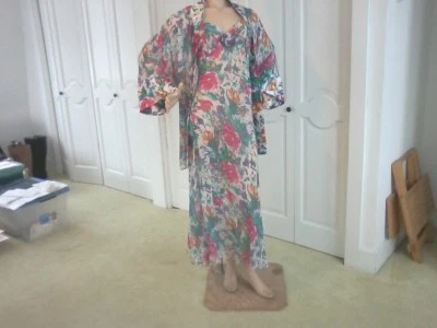 Stephanie Buffington Floral Peignoir Gasa y Satén Talla P/S Foto 1 de 4