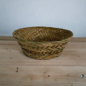 Wicker Round Basket Made in the Philippines Brown With Green Weaved Basket 10 in - Picture 1 of 8