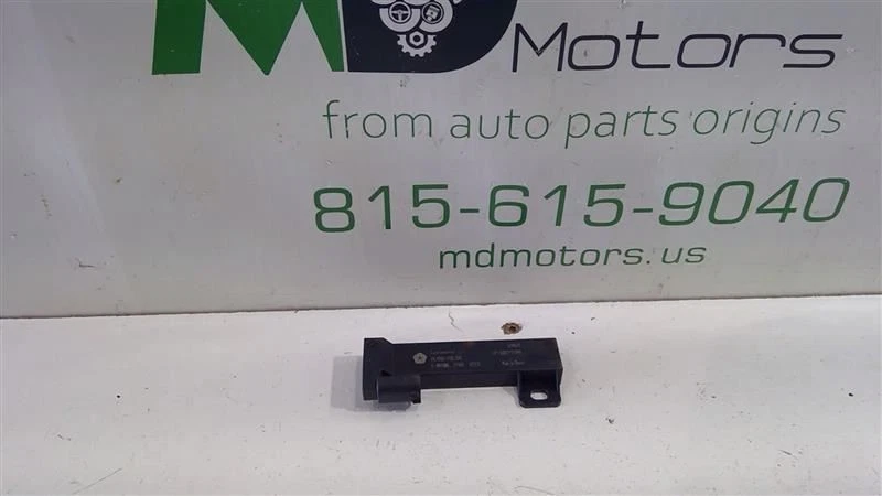 Dodge Challenger 2015-2023 módulo antena trasera derecha o izquierda sin llave OEM Foto 1 de 4