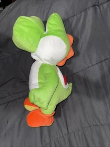 Nintendo Super Mario Yoshi 20” Almohada de peluche/compartimiento oculto (WTF83) - Imagen 1 de 6