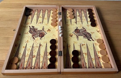 Backgammon / Tavli in Holzkassette mit griechischem Motiv - Bild 1 von 3