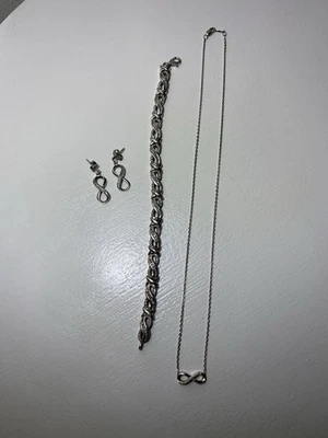 Collar, pendiente, pulsera de tenis Kay Jewelers de plata de ley con diamantes Foto 1 de 4