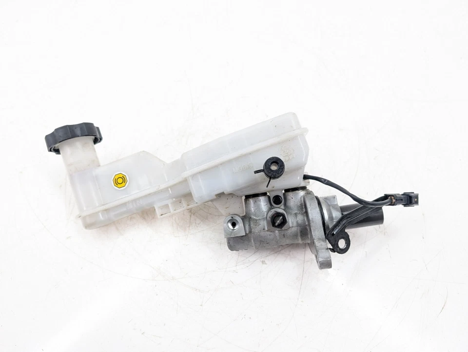KIA SORENTO MK3 BRAKE MASTER CYLINDER 2.2CRDI DIESEL 2016 - Image 1 of 4