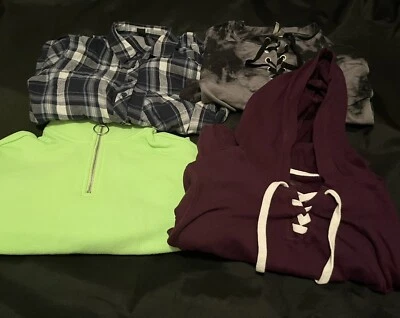 Camisas femininas 4 peças GRANDE LOTE de moda de inverno júnior tamanho P XS com capuz botão com zíper - Imagem 1 de 4