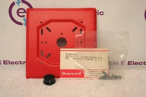 Honeywell 14502286-007 Adapter Plate **NEW** Red - Picture 1 of 5