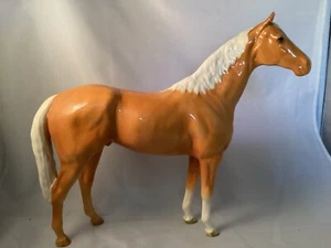 BESWICK LARGE PALOMINO HUNTER 1734 BY ARTHUR GREDINGTON - Picture 1 of 3