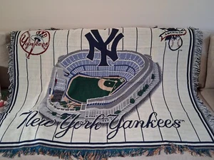 DANBURY MINT NY YANKEES STADIUM THROW AND PILLOW SET - Picture 1 of 3