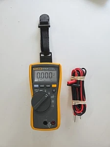Fluke 110 True-RMS Digital Multimeter - Picture 1 of 1