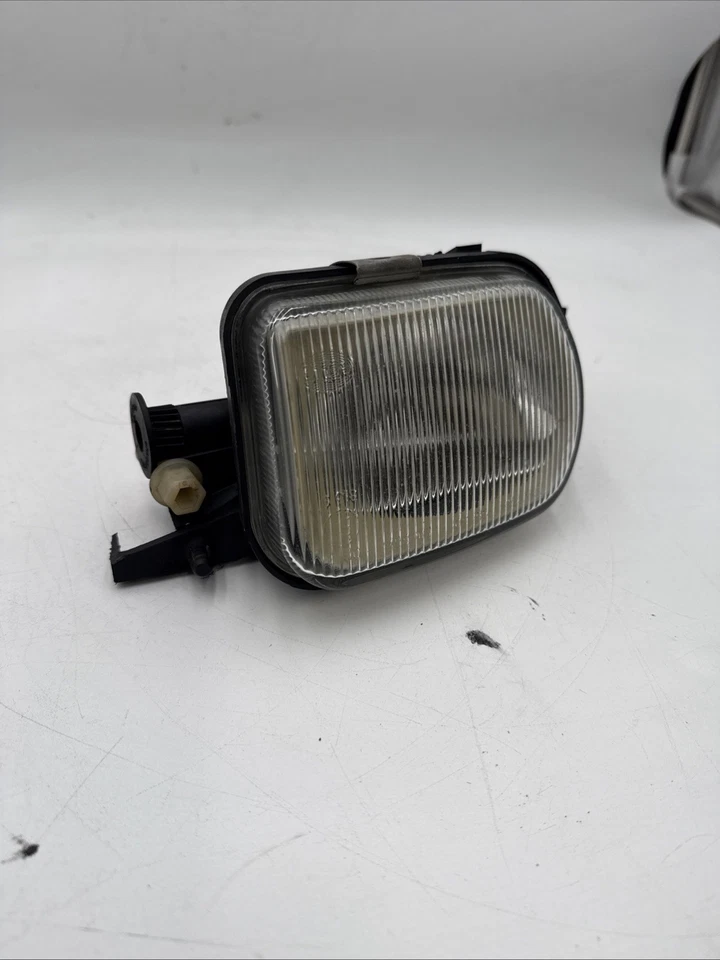 Faro antiniebla derecho Mercedes SLK230 2001 151000-00 OEM Foto 1 de 4
